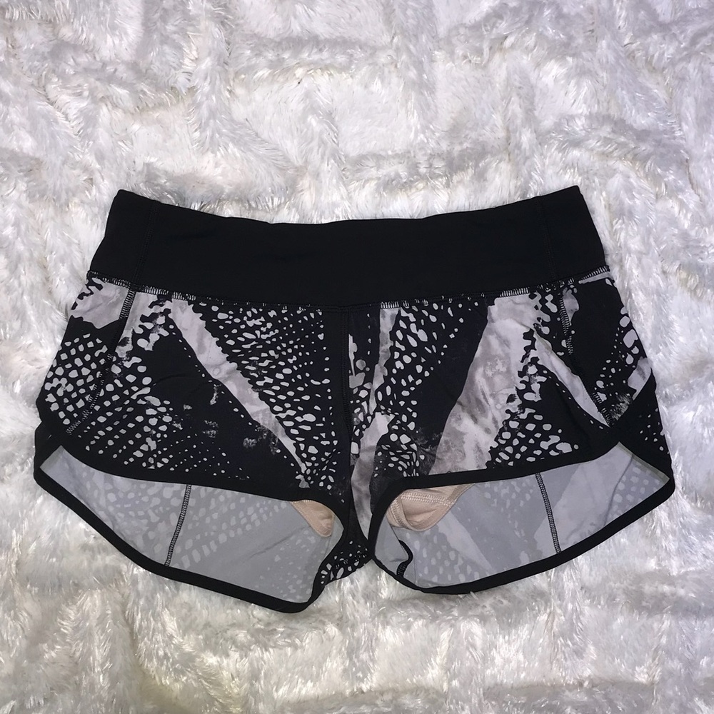Lulu lemon Black and white Speed shorts